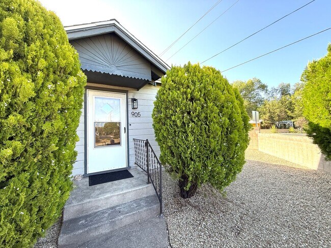 Building Photo - 2 bedroom home in Prescott!