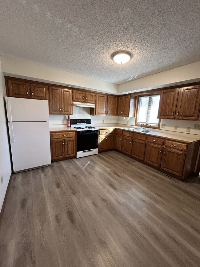 Building Photo - 516 E Monroe St