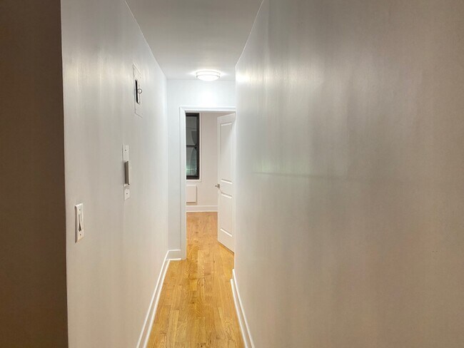 Building Photo - 200 Corbin Pl