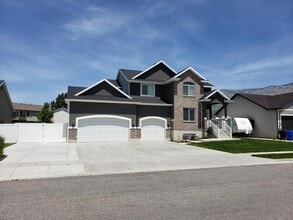 Building Photo - 42 E 1825 N