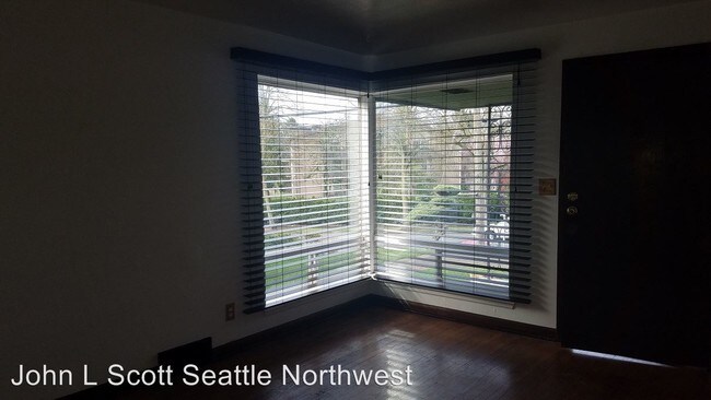 Building Photo - 6700-6702 Rainier Ave S