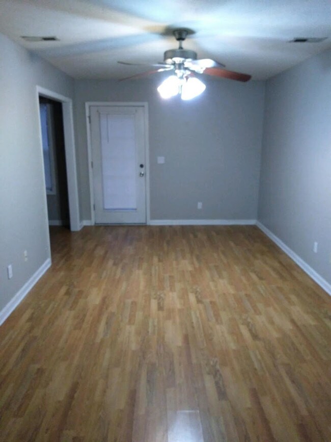 Foto del edificio - 120 Emory Ct