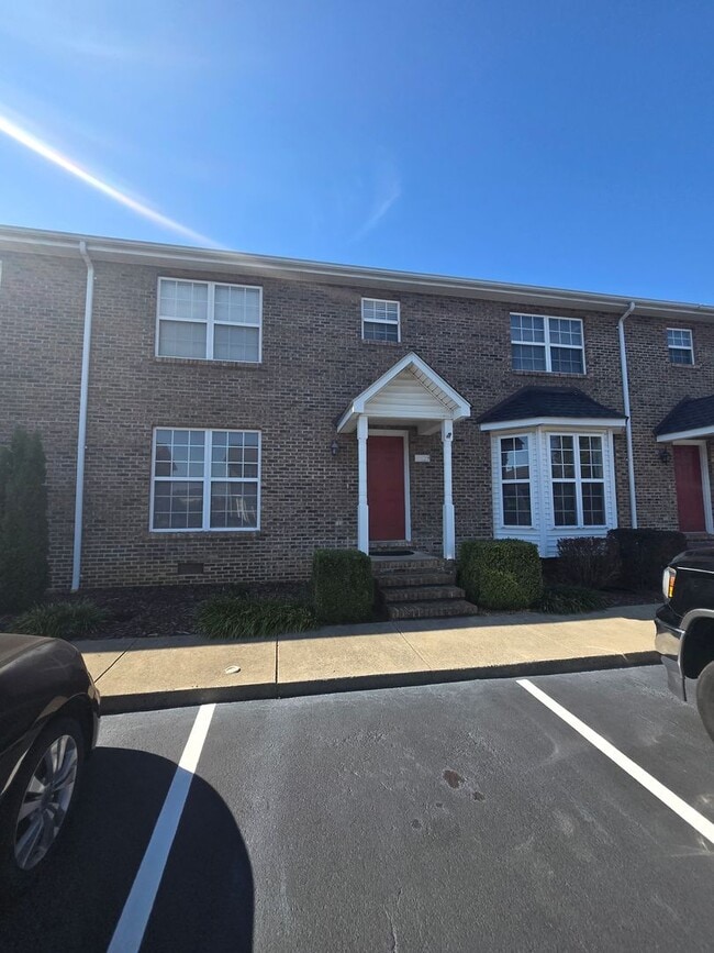 Building Photo - 305 Waterford Ct