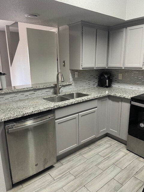 Kitchen - 8703 Victorian Village Dr
