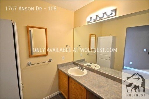Foto del edificio - No Deposit Option! Stunning 3 Bedroom Tooe...