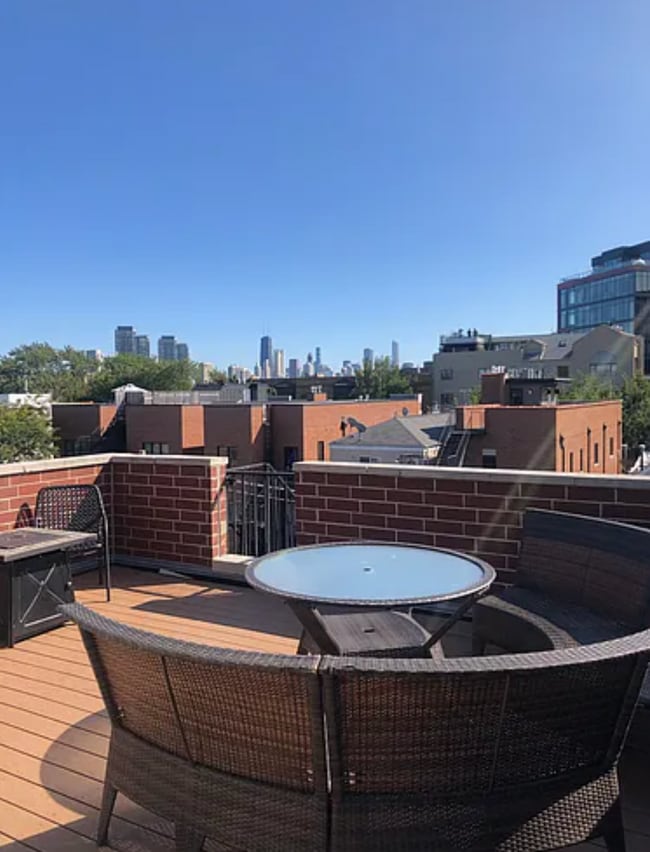 Building Photo - 923 W Wrightwood Ave