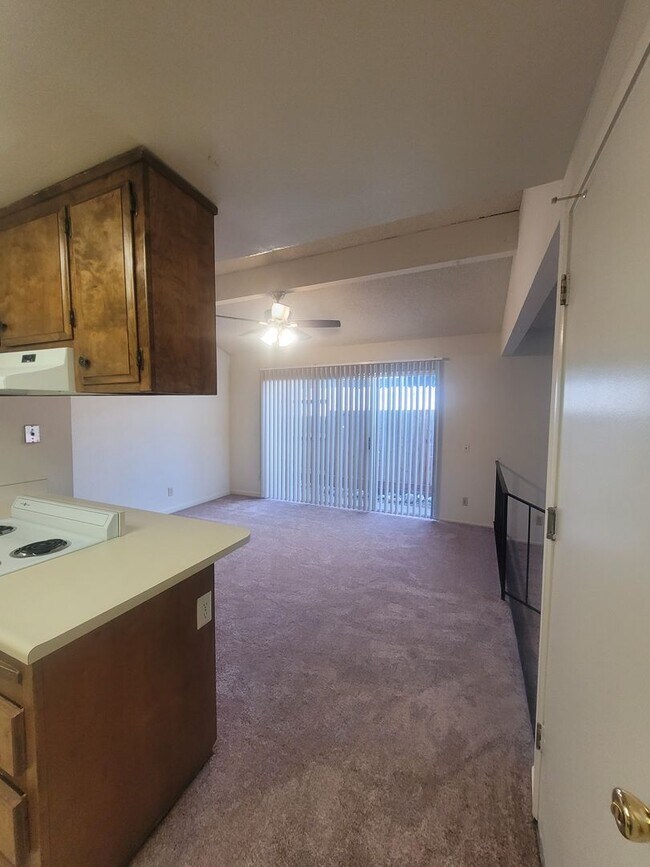 Foto del edificio - 6048-50 Margo Drive