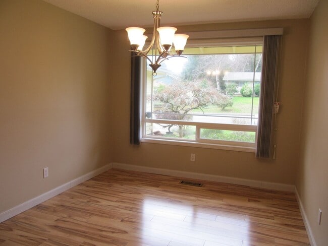 Foto del edificio - Three Bedroom Home in South Salem