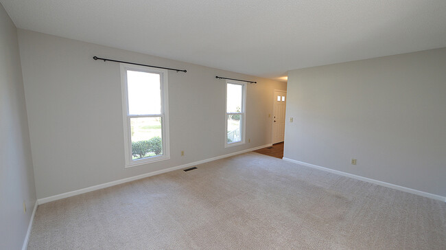 Building Photo - 107 Laurel Branch Dr