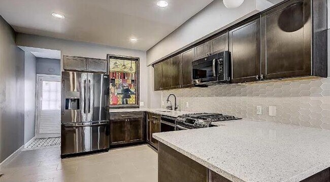 Cocina - 150 N Curley St