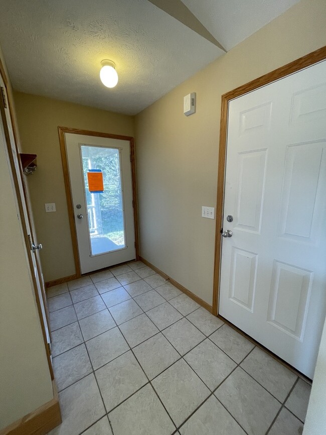 Building Photo - Newer Dorr Area Duplex 3 Bed 2 Bathroom