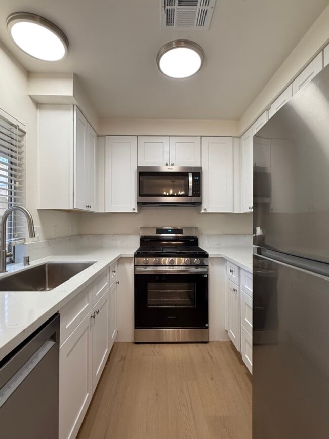 Foto del edificio - 6228 Meadow View Ln