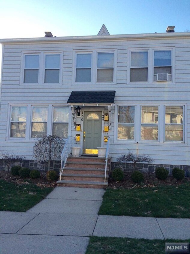 Primary Photo - 130-132 4th St