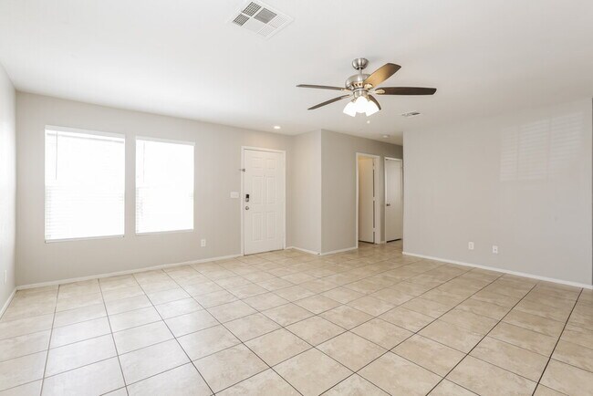 Foto del edificio - 1024 Sky Forest Dr