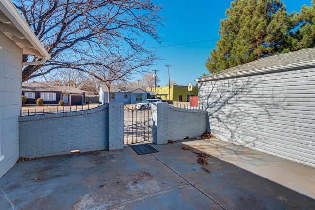 Building Photo - Tech Terrace Pre-Lease for 2026 or available now!