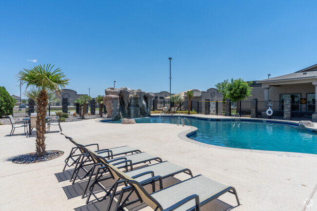 Piscina - Three Palms Apartments