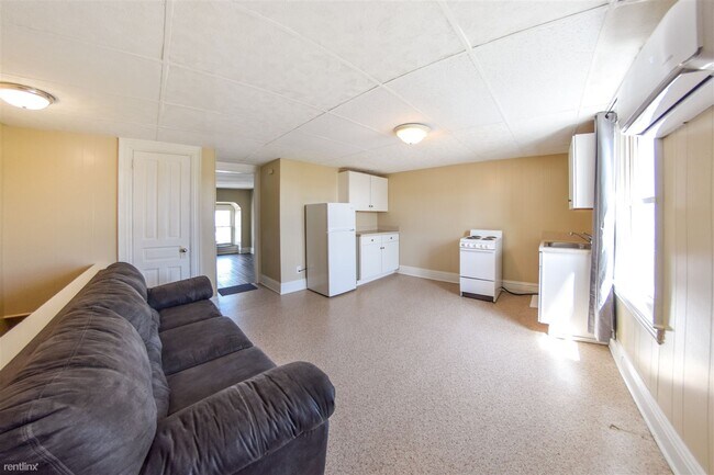 Building Photo - 1 br, 1 bath  - 1043 N Duke St 3rd Floor