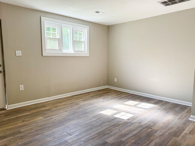 Building Photo - 1307 S 1st Ave, Hopewell, VA 23860
