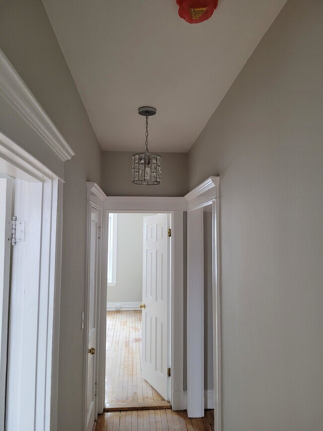 Foto del edificio - 12 Farrington Ave