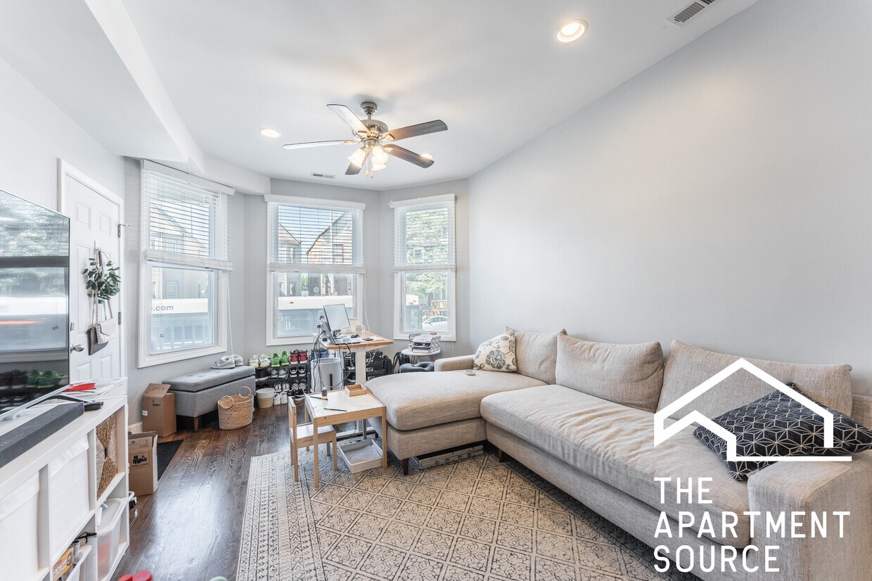 Foto principal - 3751 W Diversey Ave