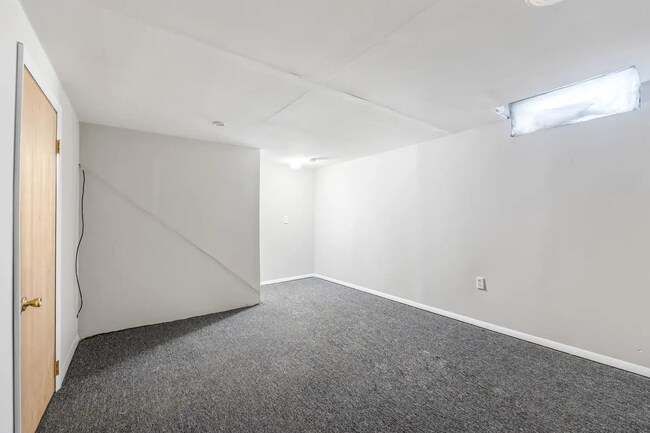 Building Photo - 3075 Kingston Ct