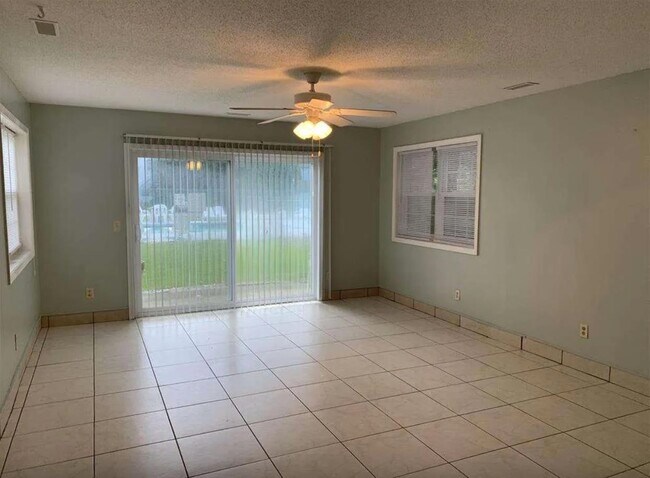 Foto del edificio - 4265 Villas Dr