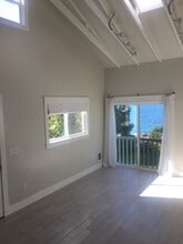 Building Photo - 6537 Beach Dr SW
