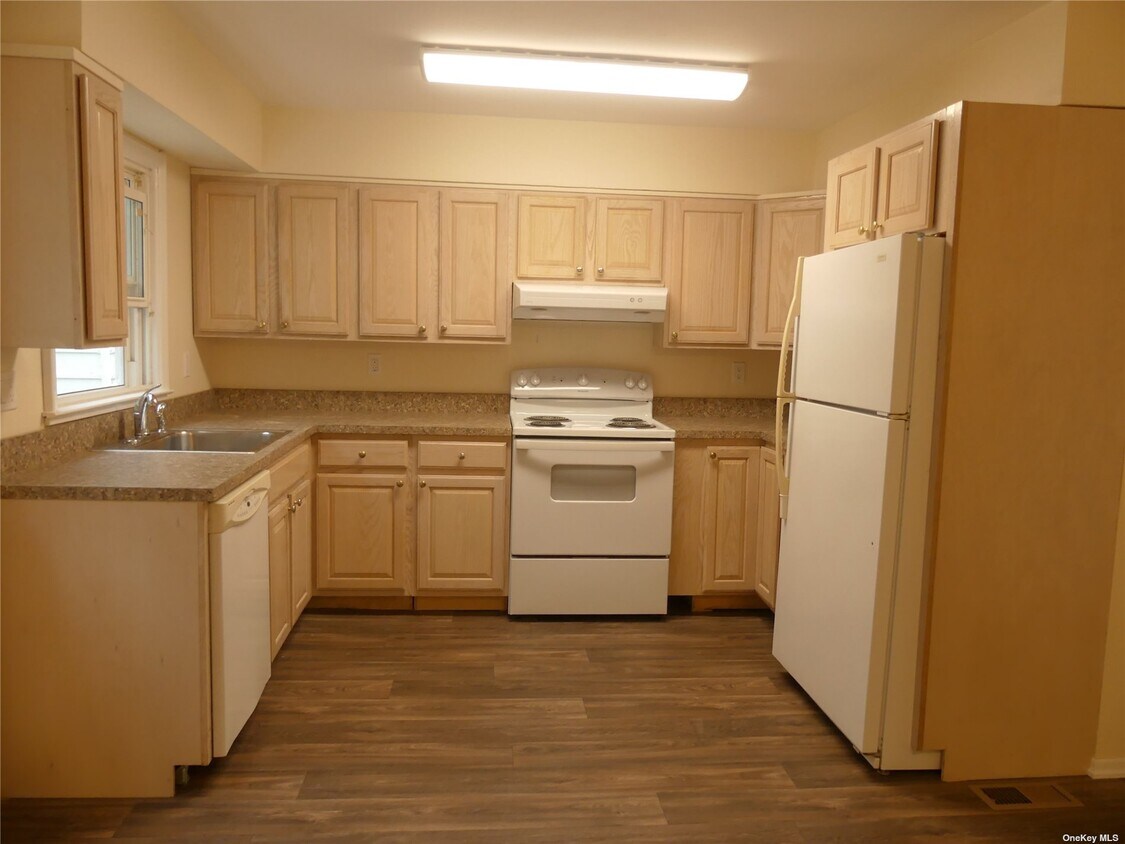Foto principal - 93 E 2nd St