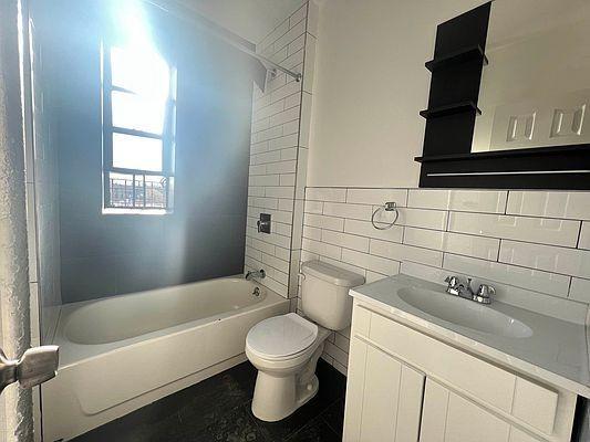 Foto del edificio - 1 bedroom in BRONX NY 10453