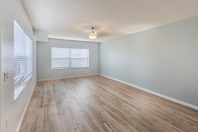 Building Photo - 3261 SW Sunset Trace Cir