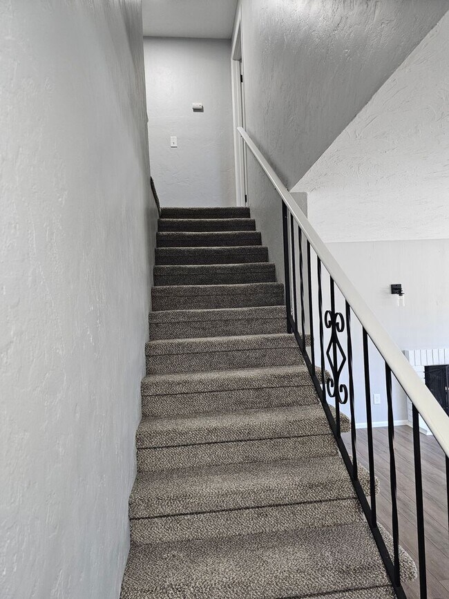 Building Photo - Amazing Location! Renovated 2Bed/1.5 Bath ...