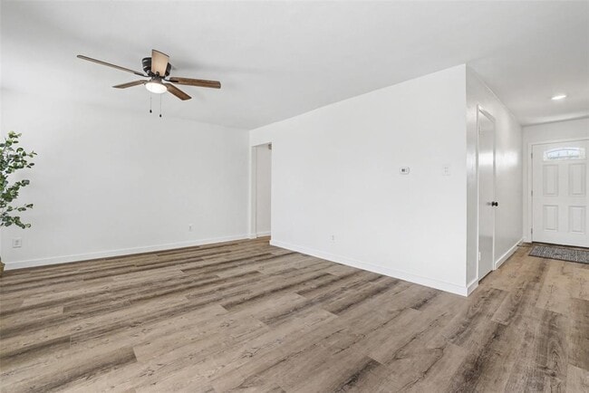 Building Photo - 1403 Greenfield Dr