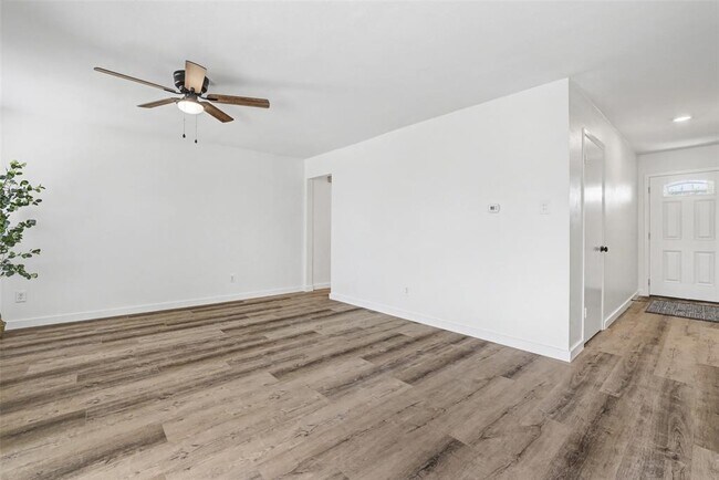 Foto del edificio - 1403 Greenfield Dr