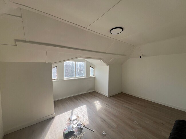 Foto del edificio - 616 McClellan St