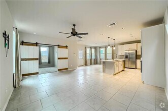 Building Photo - 5820 Ravenna Ln