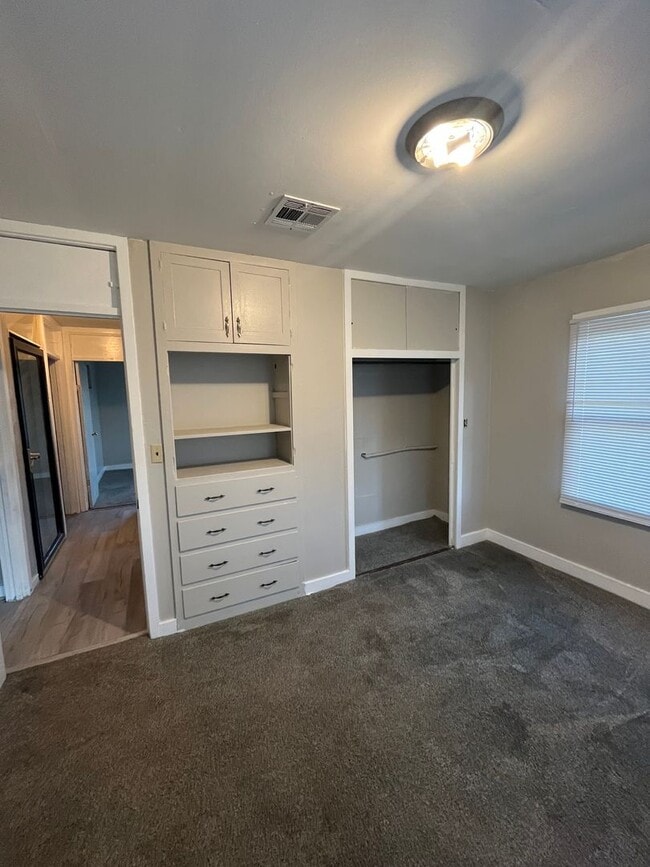 Building Photo - Beautiful upstairs 3 bed 1 bath apartment in Lexington, Ok -