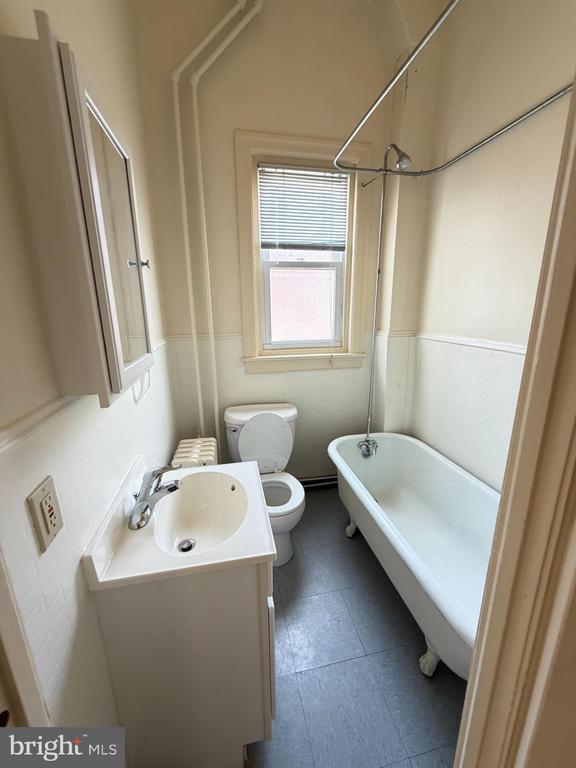 Foto del edificio - 2441 Brown St