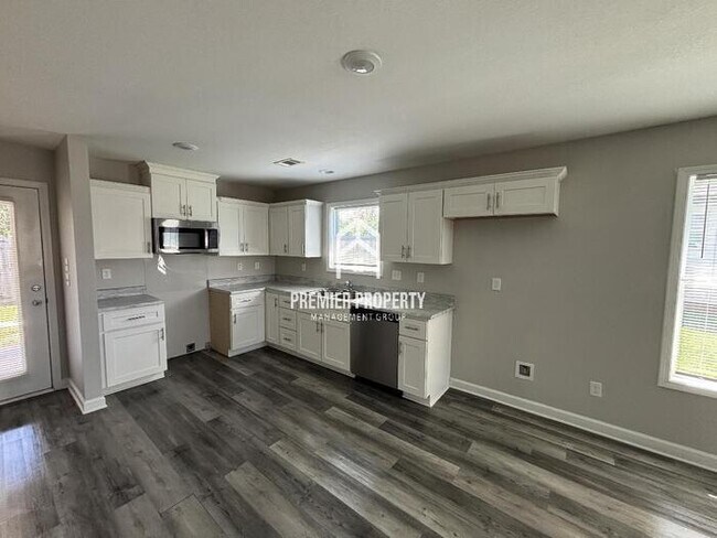 Building Photo - 125 Castlebar Cir