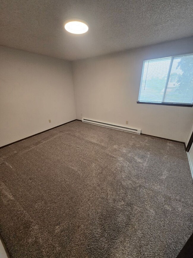 Building Photo - 618 S Century Ct