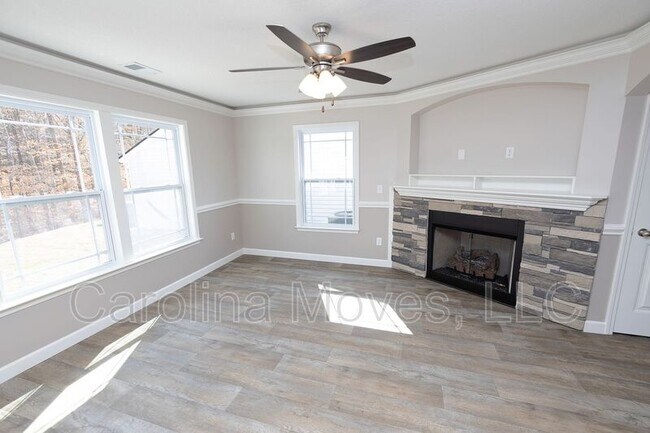 Foto del edificio - 467 Timberwood Dr