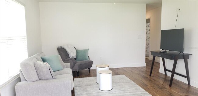 Foto del edificio - 4415 Chandler Ave