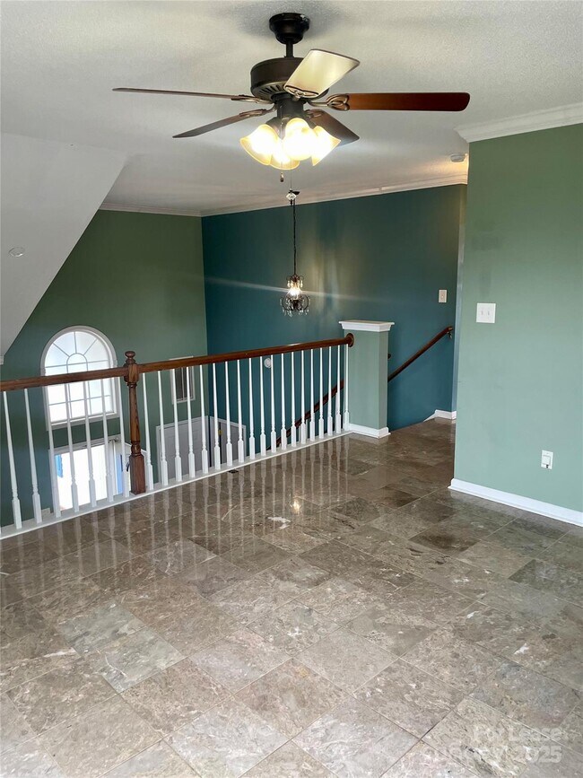 Foto del edificio - 3823 Thomas Ridge Dr