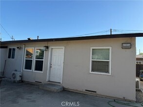 Building Photo - 455 Pear St