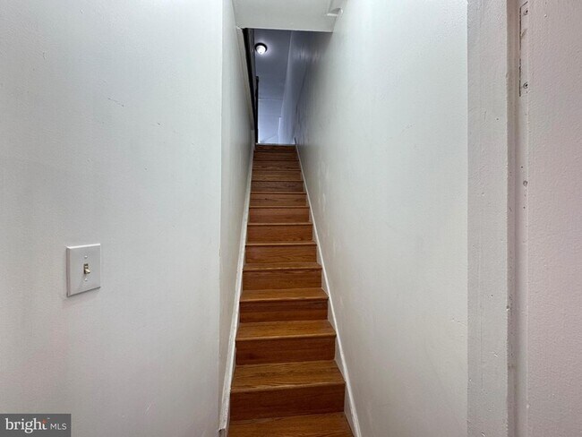 Foto del edificio - 325 N Preston St
