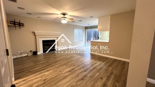 Foto del edificio - 3 br, 2.5 bath House - 8125 Castle Wynd Dr