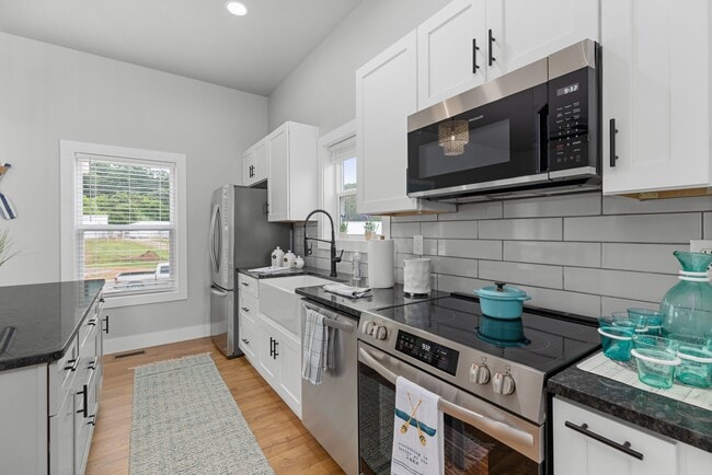 Building Photo - 233 Auttie Cir