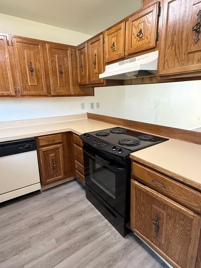 Building Photo - 2BR 1.5BA | Midtown Townhouse Style | Pets...