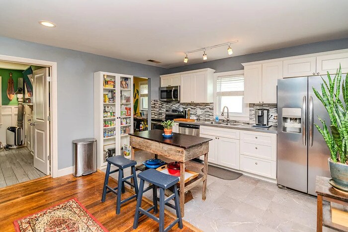 Foto del edificio - This charming 3-bedroom, 1-bathroom home