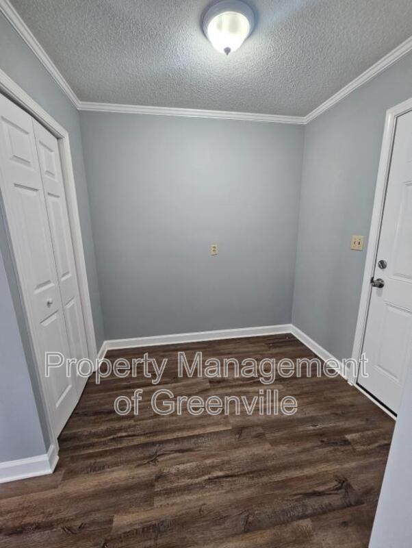Foto del edificio - 220 Piney Mountain Rd