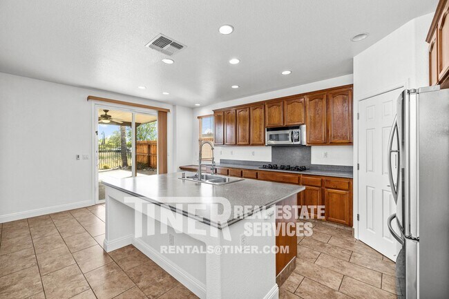 Building Photo - 857 Sheffield Ln